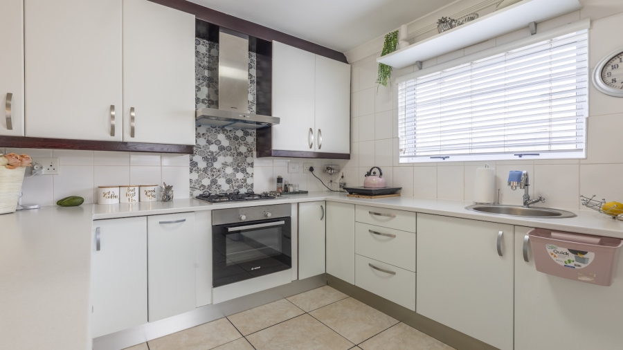3 Bedroom Property for Sale in Sunningdale Western Cape